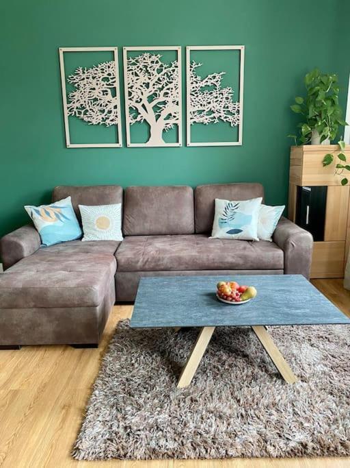 2-Zimmer Zentral In Ferdinandshof, Wlan Modern Kültér fotó