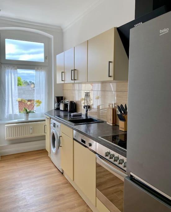 2-Zimmer Zentral In Ferdinandshof, Wlan Modern Kültér fotó
