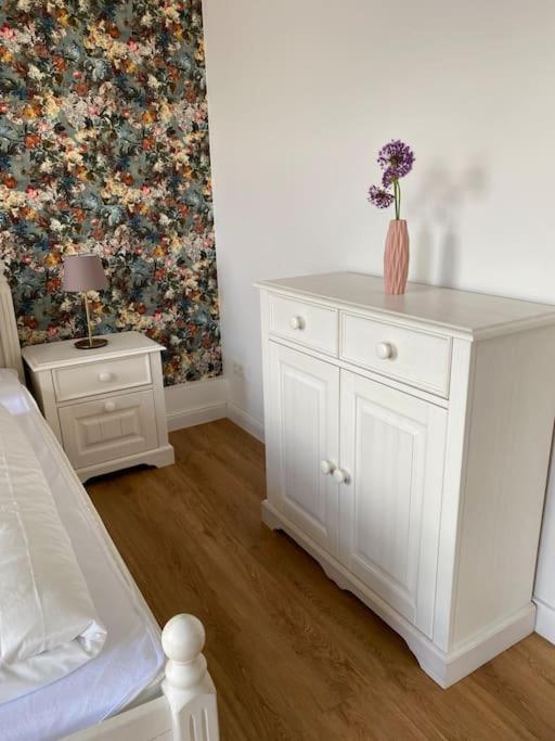 2-Zimmer Zentral In Ferdinandshof, Wlan Modern Kültér fotó