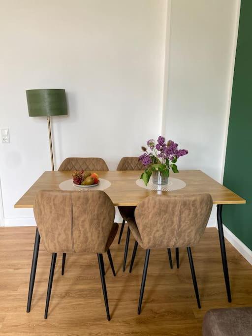 2-Zimmer Zentral In Ferdinandshof, Wlan Modern Kültér fotó