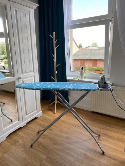 2-Zimmer Zentral In Ferdinandshof, Wlan Modern Kültér fotó